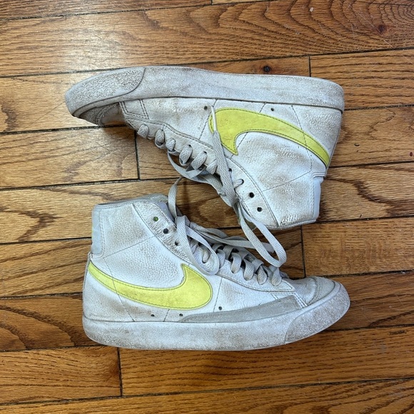 Nike Blazer Mid '77, size 6.5 W/ 5 M (37.5) - Picture 4 of 12